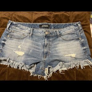 EXPRESS low rise distressed denim short